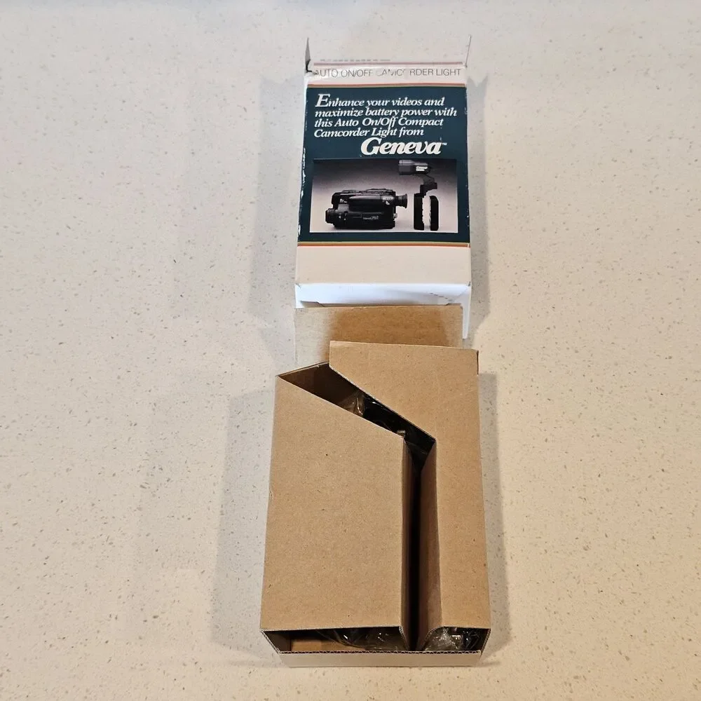 Geneva Camlite Auto On/Off Camcorder Light PF-934 For Sony 8mm Camcorders NOB